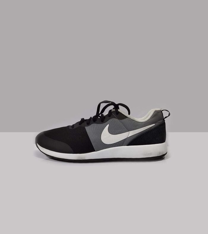 NIKE - SIZE EU 44