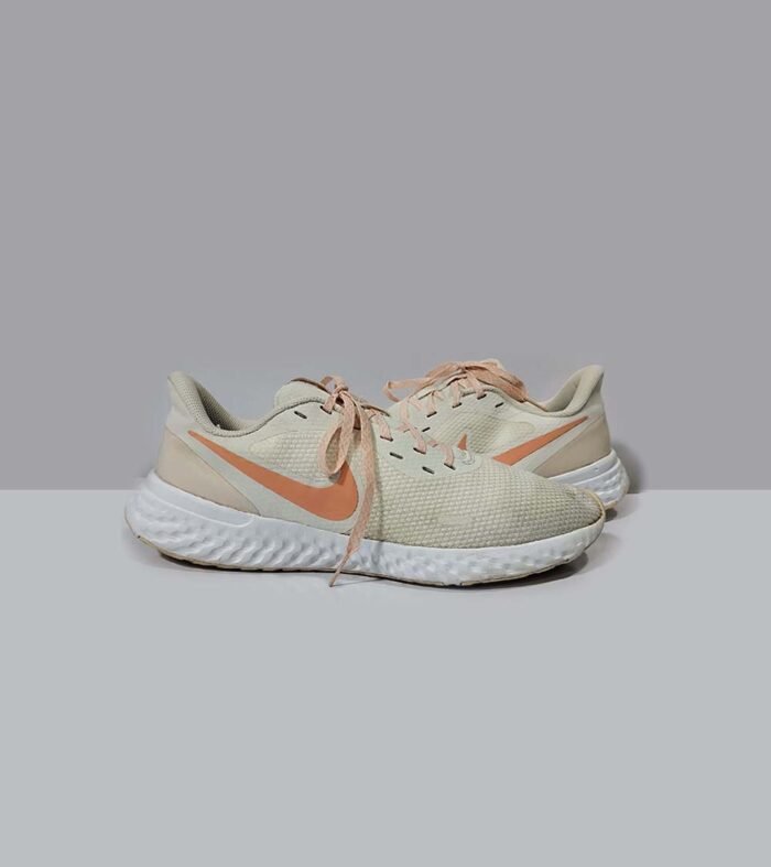 NIKE REVOLUTION - SIZE EU 42
