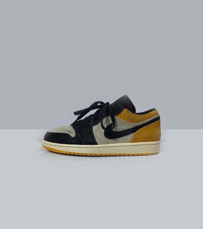 NIKE- SIZE EU 43