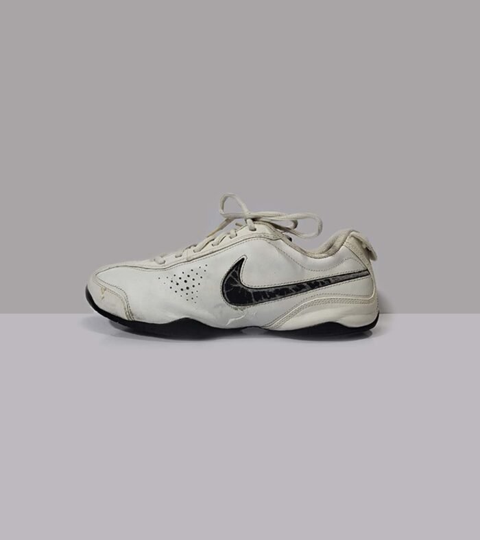 NIKE-AIR - SIZE UK 9.5