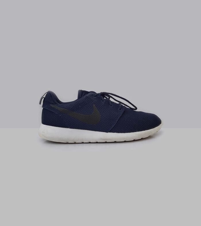 NIKE- SIZE EU 42.5
